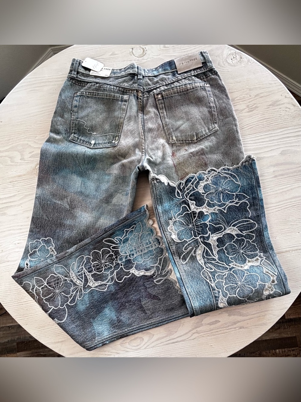 Free People We The Free West Coast Illusions & Cutwork Jeans Size 30 - Picture 4 of 5